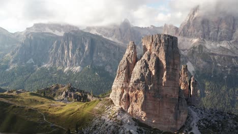 Cinque-Torri-towers-bathed-in-sunlight,-Cortina-d'Ampezzo,-Italian-Dolomites