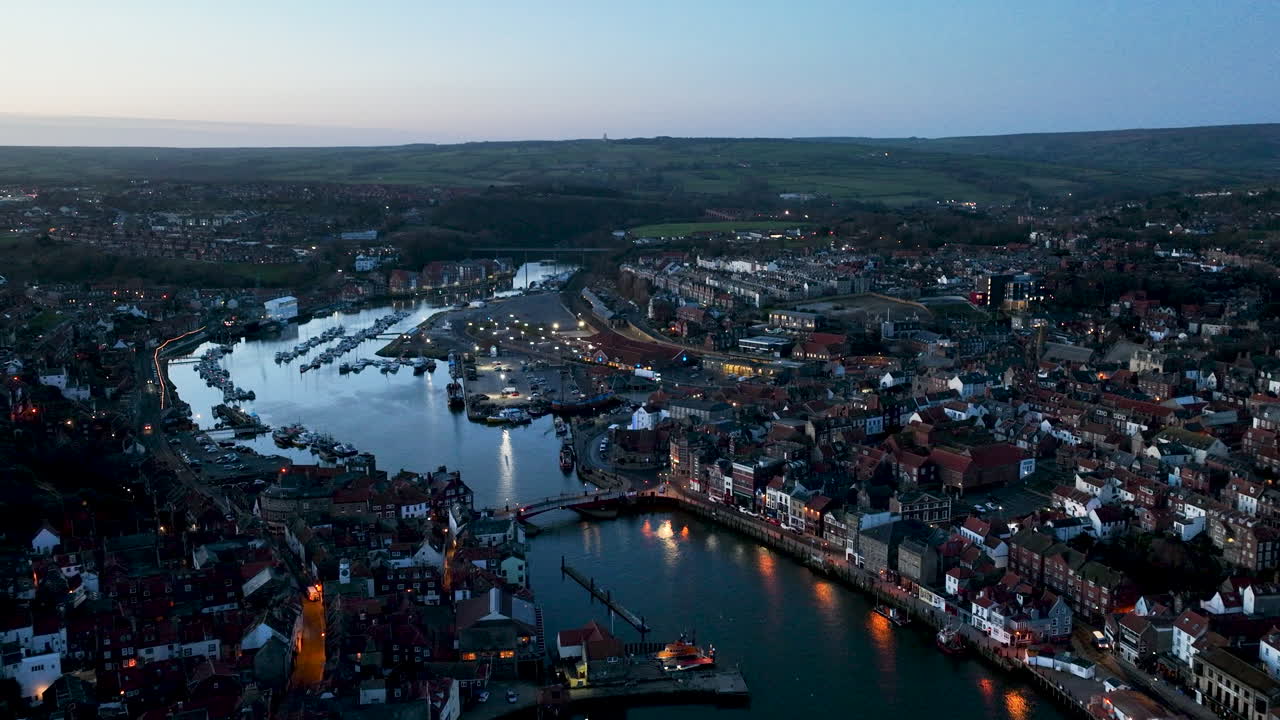 whitby harbour blue hour dawn - prores 4k - 2023년 2월 swingbridge에서 harbour mouth까지 드론 비행