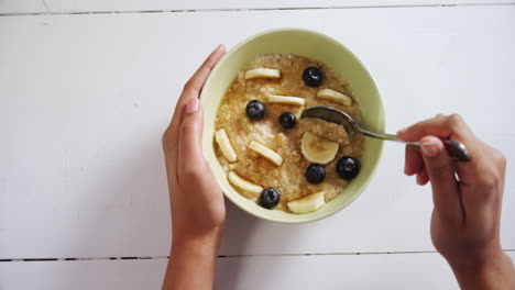 Woman-having-healthy-breakfast-4k