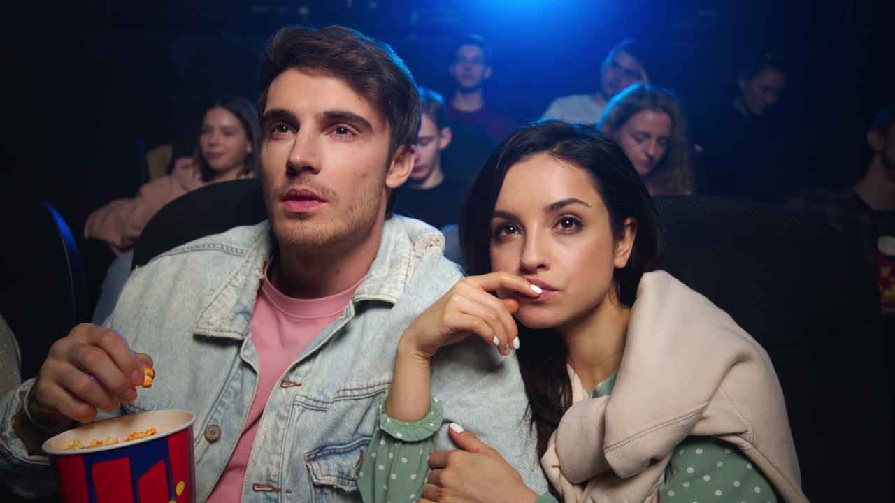 영화에서 놀라운 로맨틱 한 커플