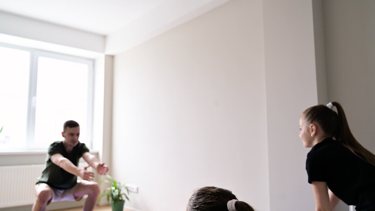 요가를 하는 사람들