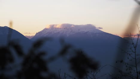 Hermoso-Pico-De-La-Montaña,-Vista-En-Trentino-Italia-Durante-La-Puesta-De-Sol