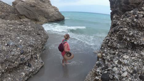 España-Malaga-Playa-Nerja-En-Un-Día-Nublado-De-Verano-Usando-Un-Dron-Y-Una-Cámara-De-Acción-Estabilizada-15