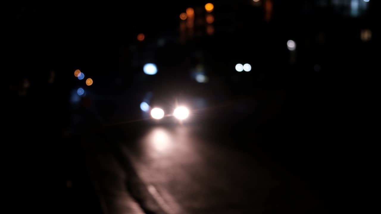 Defocused lights of cars and street street lighting