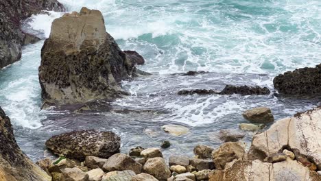 Cinematic-slow-motion-shot-of-waves-crashing-agains-rocks-in-Peniche-Portugal,-Europe,-Slomo