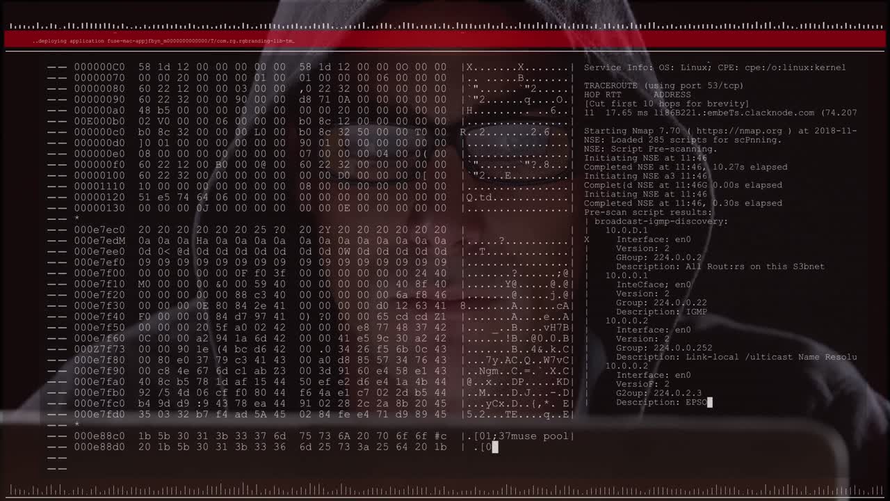 animación del procesamiento de datos en la pantalla de la computadora sobre un hacker masculino que usa la computadora
