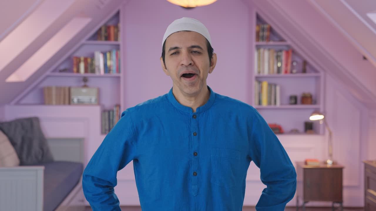 졸고 피곤한 무슬림 남자