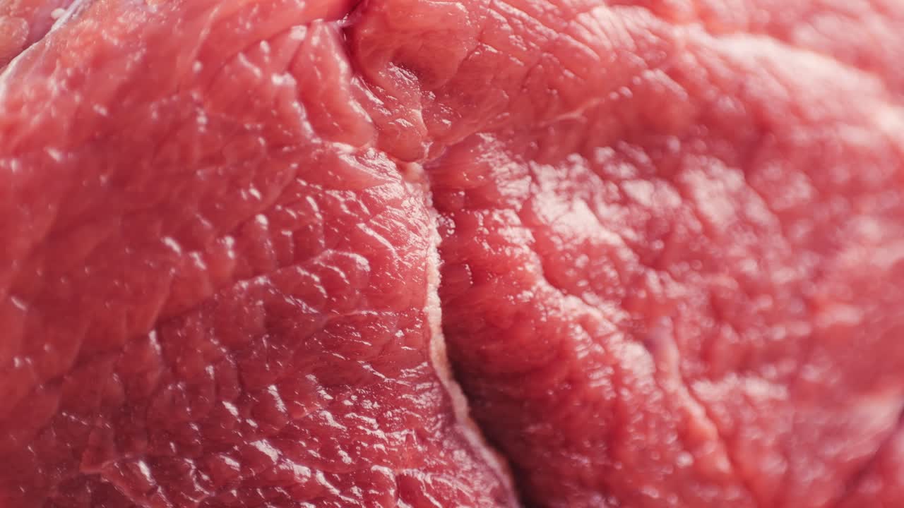 Primo piano di carne di manzo cruda