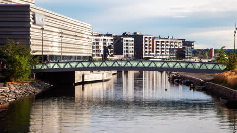 Canal-De-Agua-Del-Puente-De-La-Ciudad-Del-Centro-De-Oslo