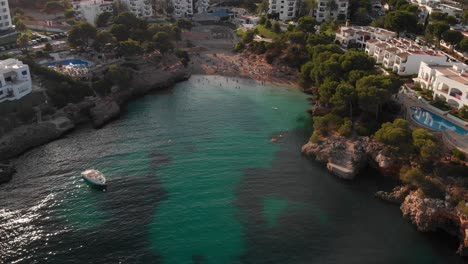 Spanien-Mallorca-Cala-Ferrera-Und-Cala-Esmeralda-Strände-Bei-4k-60fps-Und-30fps-Mit-Einer-Drohne-Dji-Mavic-Air-Und-Action-Cam-Yi-4k-Schießt-Von-Oben-Und-Unten