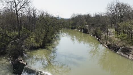 estableciendo la toma de la estación de bombeo y la presa del río blanco de west fork, fayetteville