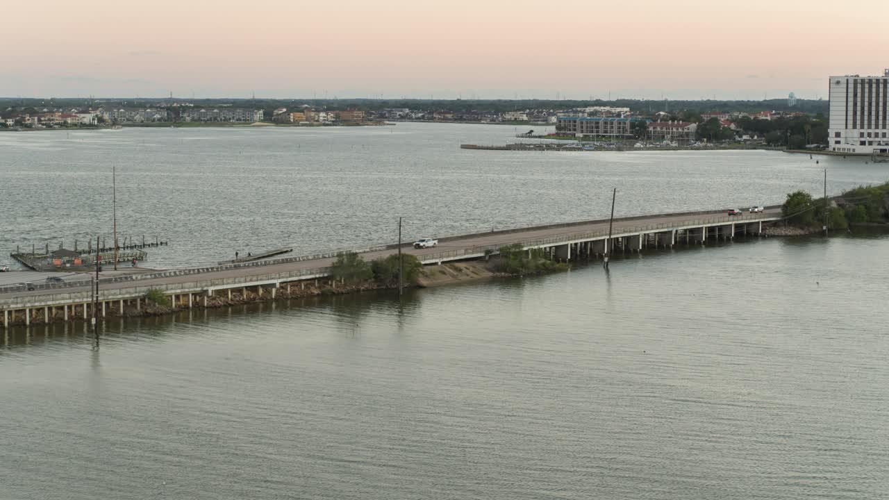 맑은 호수 도시, 텍사스에 있는 진흙 호수의 공중