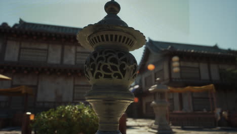 linterna china en un templo tradicional chino