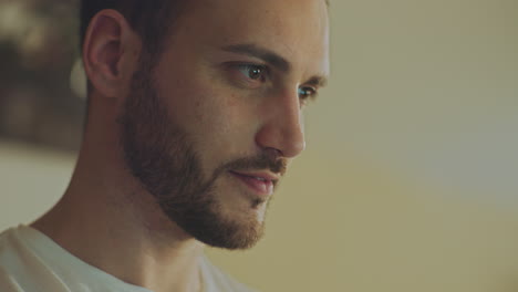 retrato en primer plano de un hombre
