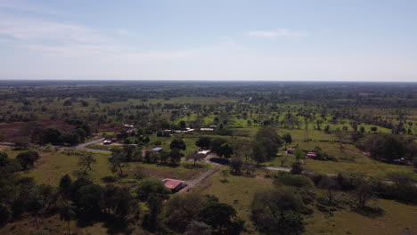 vista aérea de uma paisagem rural