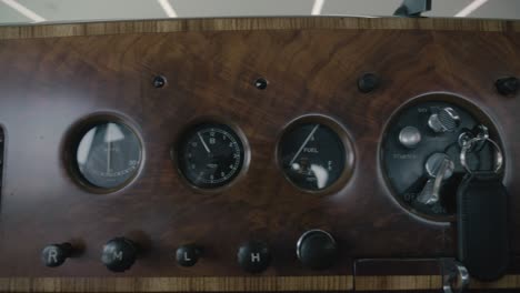 Bentley-R-Type-Dials