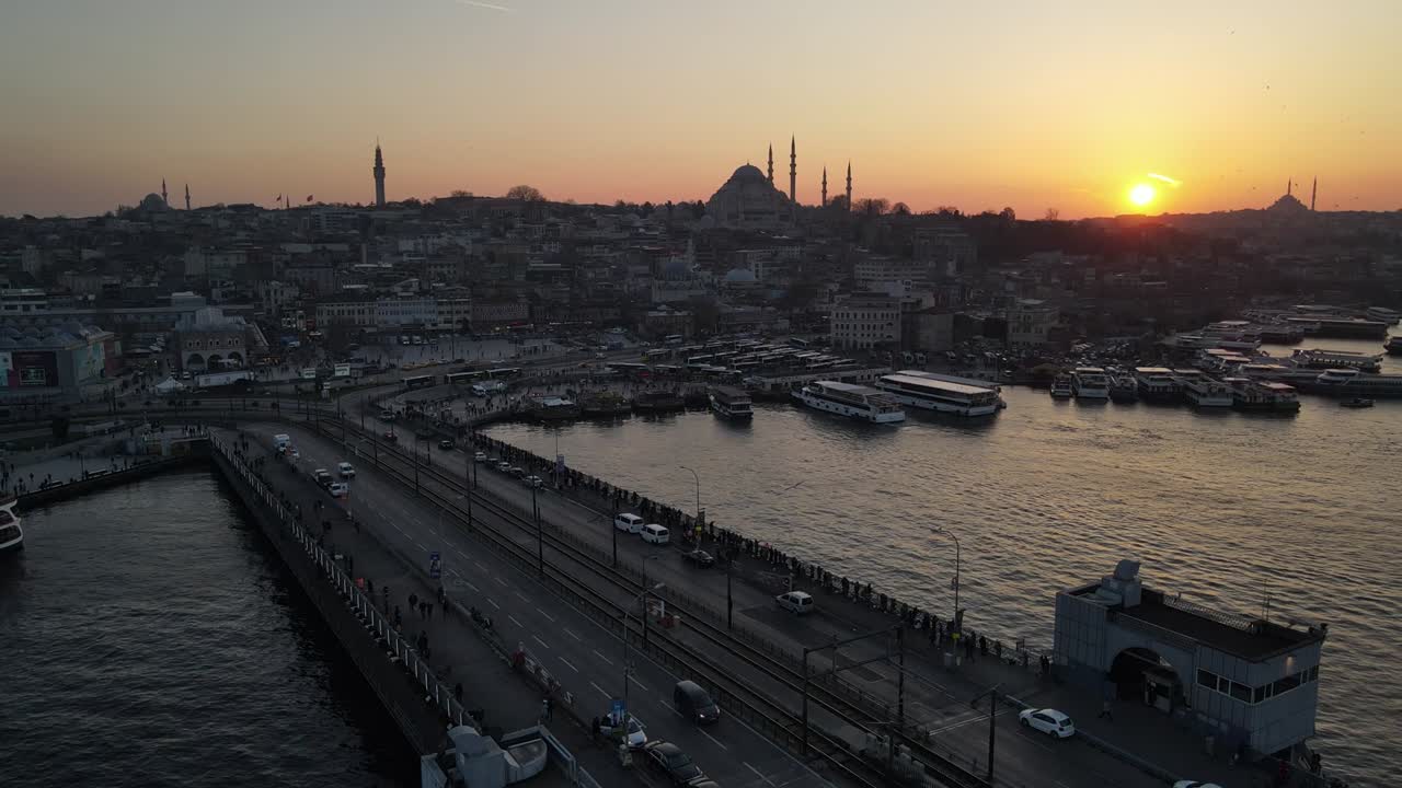 la mezquita de suleymaniye en el atardecer video de avión no tripulado fatih, estambul turquía
