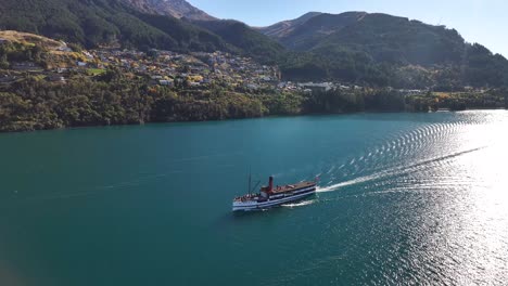 Beautiful-mountain-scenery-and-steamer-on-New-Zealand-lake