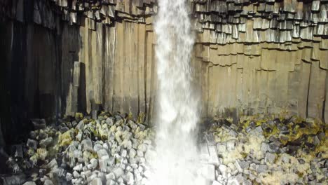 Svartifoss-waterfall,-amazing-view