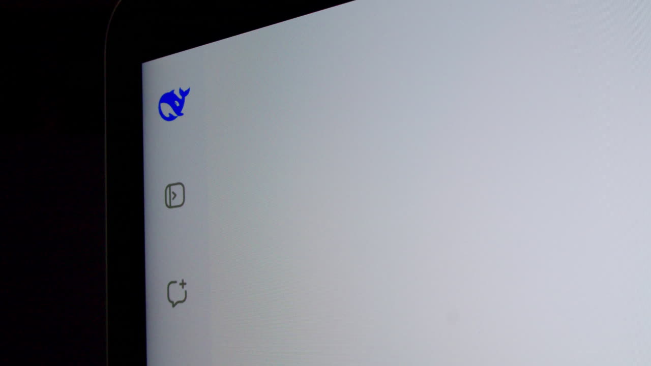 la interfaz de la aplicación deepseek muestra el nuevo botón de chat