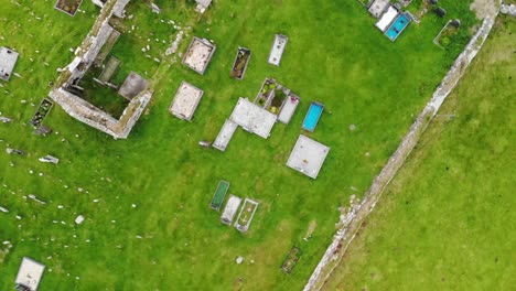 Una-Toma-Aérea-De-Un-Antiguo-Cementerio