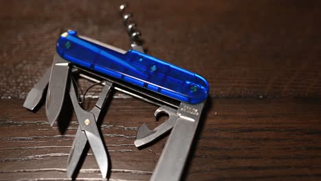 slow-slide-over-the-incredibly-useful-mutli-function-pocket-knife