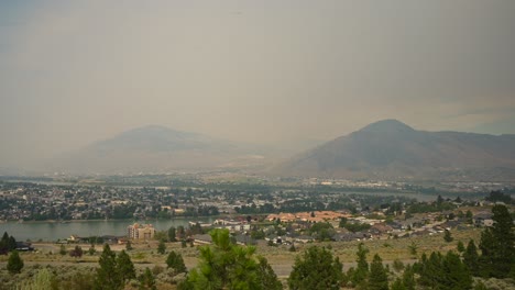 Nachlauf-Des-Lauffeuers:-Dichter-Rauch-Umhüllt-Kamloops-Nach-Dem-Brand-Am-Ross-Moore-Lake