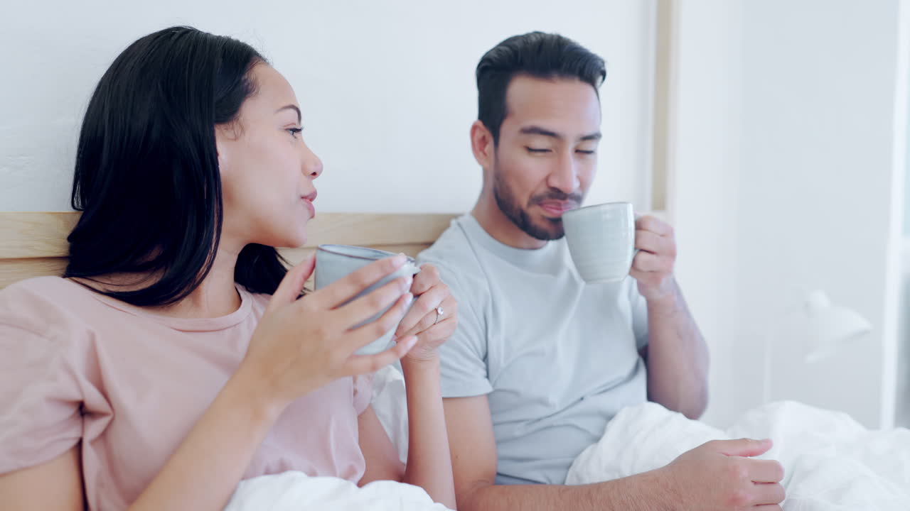 사랑, 아침과 차를 마시는 커플