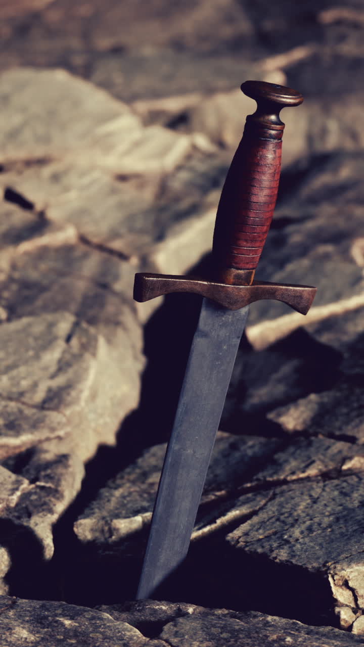 una espada clavada en una piedra