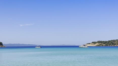 Clean-blue-flag-beaches-of-Halkidiki-Peninsula,-Greece