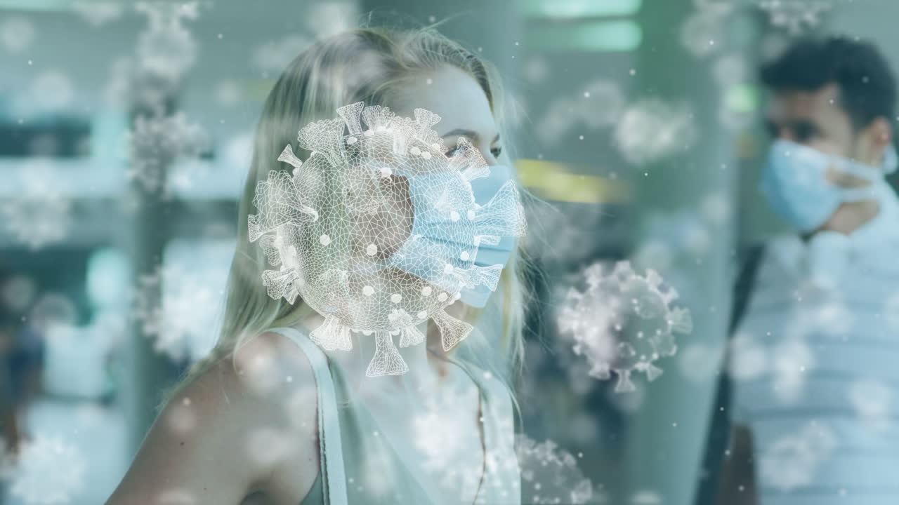 코로나19 세포가 표면 마스크를 쓴 백인 여성이 시계에서 시간을 확인하고 있습니다.