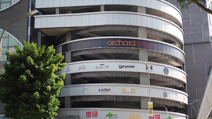 Vista Externa do Shopping Center Orchard Central em Singapura