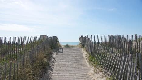 Weg-Zum-Mittelmeer,-Feste-Sanddünen,-Vegetation-Und-Holzzäune