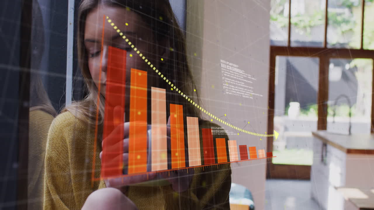 animación de gráficos, lenguaje informático, mujer biracial pensativa con café mirando por la ventana