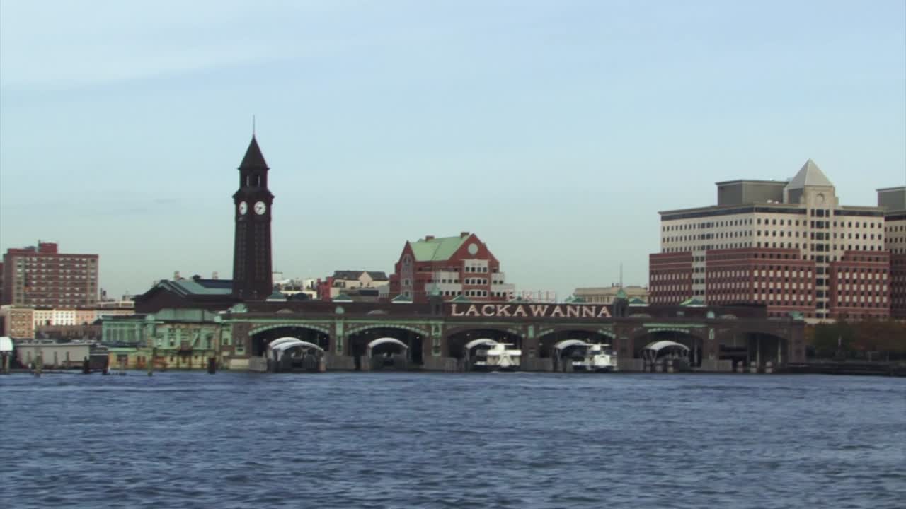 호보켄의 에리 라카와나 터미널과 허드슨 강에서 본 뉴저지 해안가