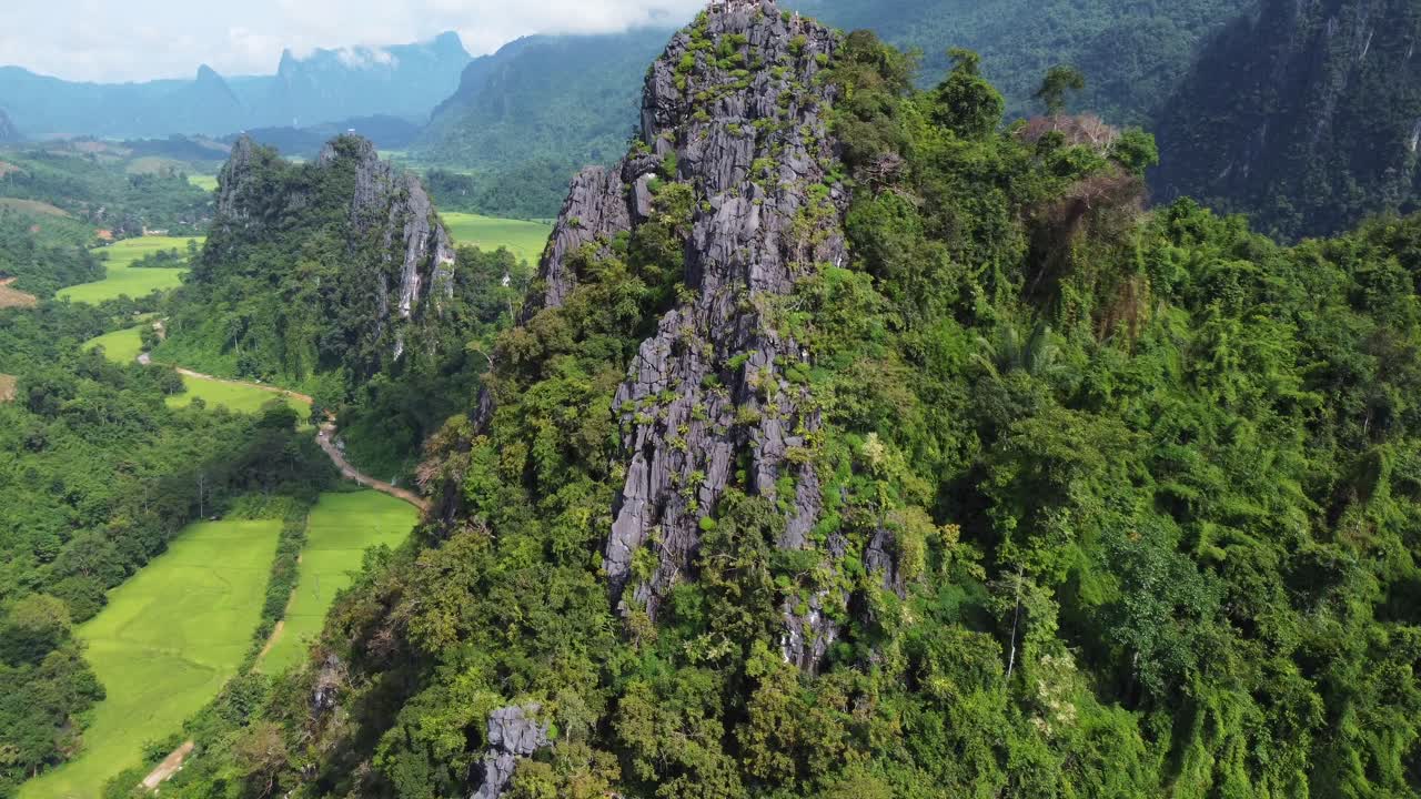 imagen del fantástico punto de vista de nam hai en laos, con sus impresionantes vistas
