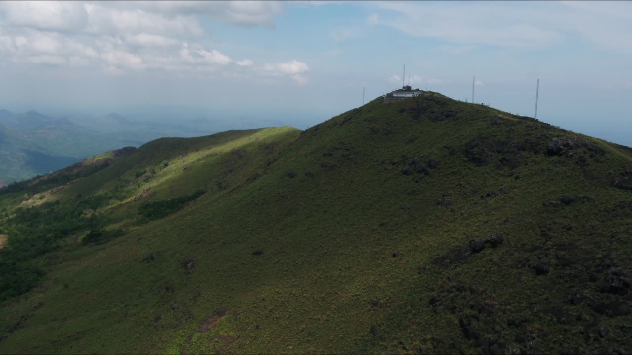 케랄라 주 코타이암 에 있는 일라비제푸니치라 의 공중 전망, 아름다운 계곡, 인도 케랄라 의 가장 아름다운 장소, 안개 의 낙원