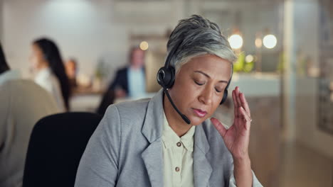 Stress,-Callcenter-Und-Kopfschmerzen-Der-Frau