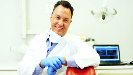 Portrait-of-smiling-dentist