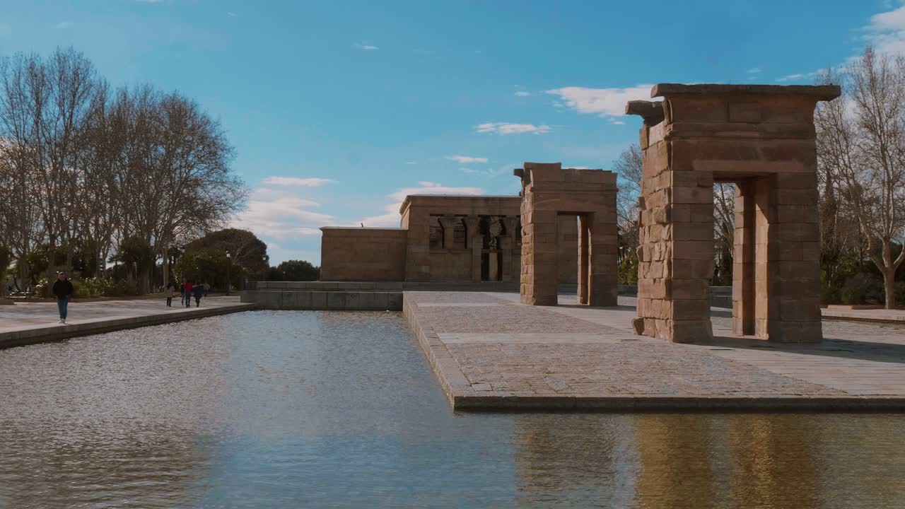 templo de debod en el parque oeste de madrid - el templo de debod