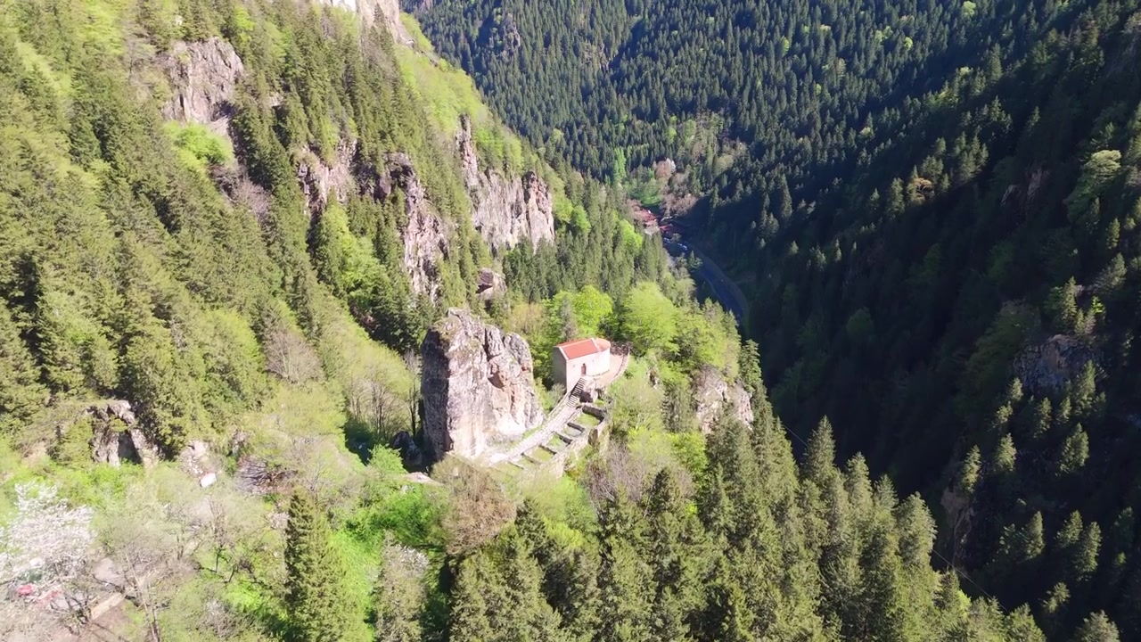 Klasztor Sumela Turcja Starożytna Architektura Skalna Góry Las Ujęcie z Drona z Najazdem Widok Podróżny