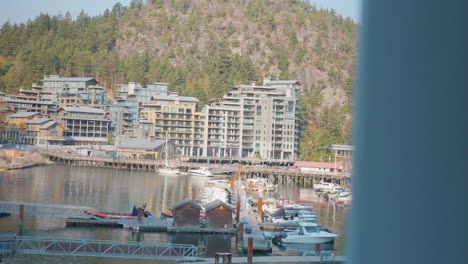 Side-pan-of-Horseshoe-Bay,-Vancouver