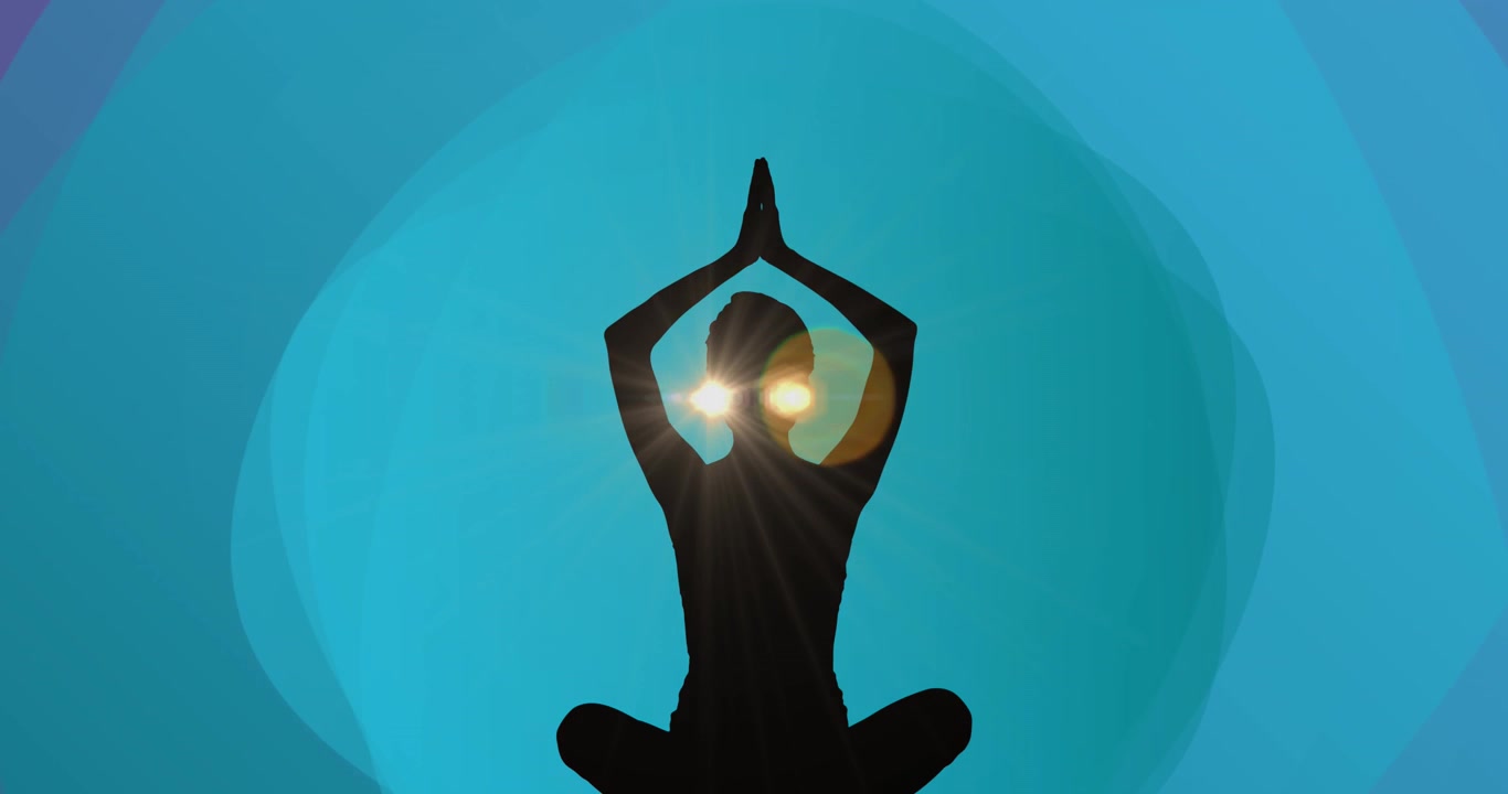 Animazione della silhouette di una donna in posa yoga su un banner blu sfumato, su sfondo viola