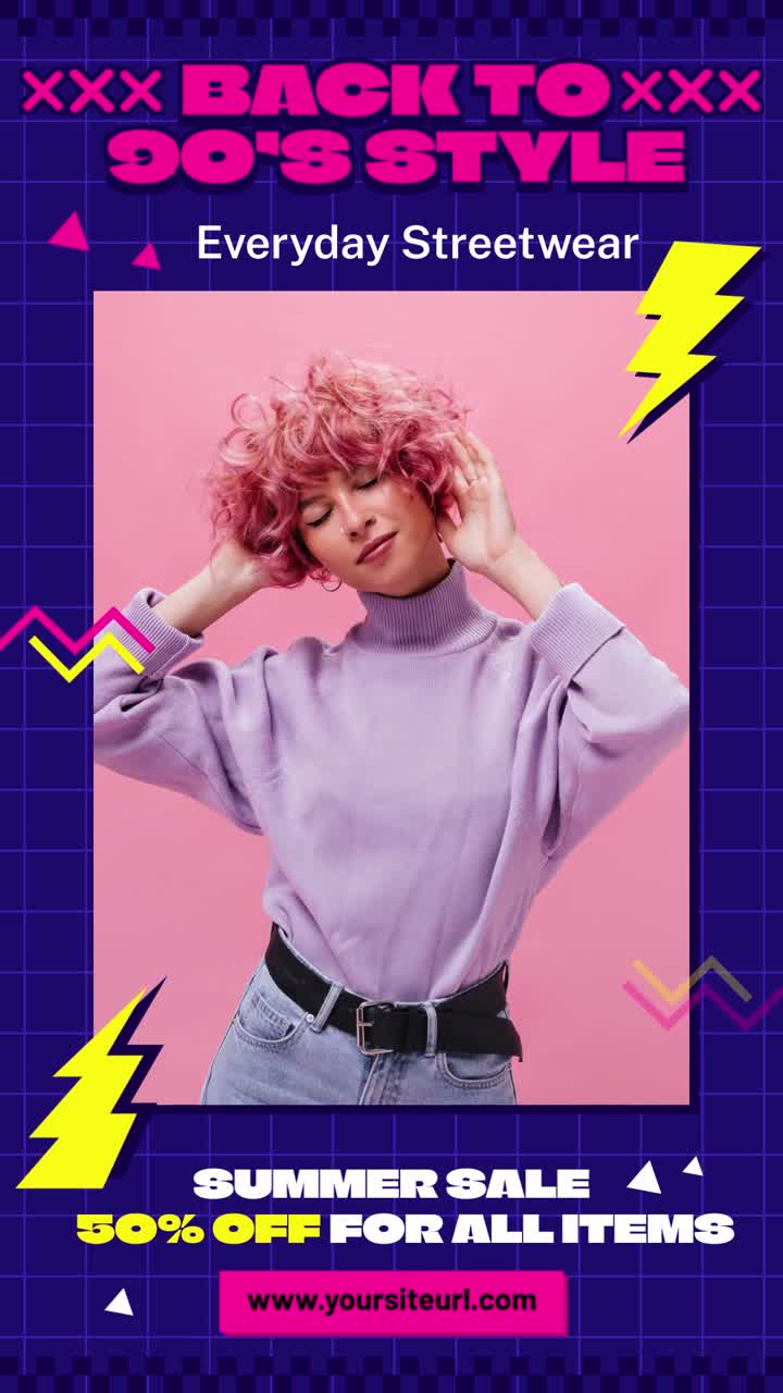 Ung kvinne med rosa krøllete hår poserer i 90-talls streetwear