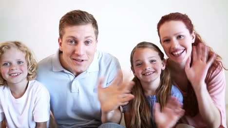 Family-waving-their-hands