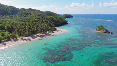 Strand-Playa-Ermitano-Mit-Türkisfarbenem-Meerwasser-In-Der-Dominikanischen-Republik