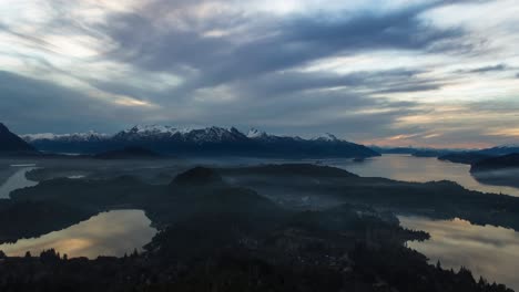 Atardecer-Místico-Nublado-San-Carlos-De-Bariloche,-Patagonia,-Lapso-De-Tiempo-Argentina