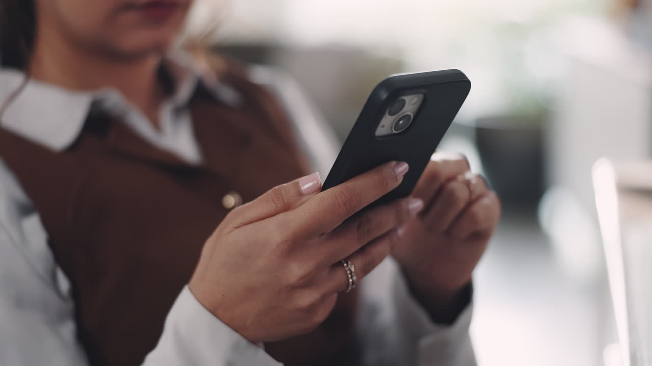 mujer con smartphone