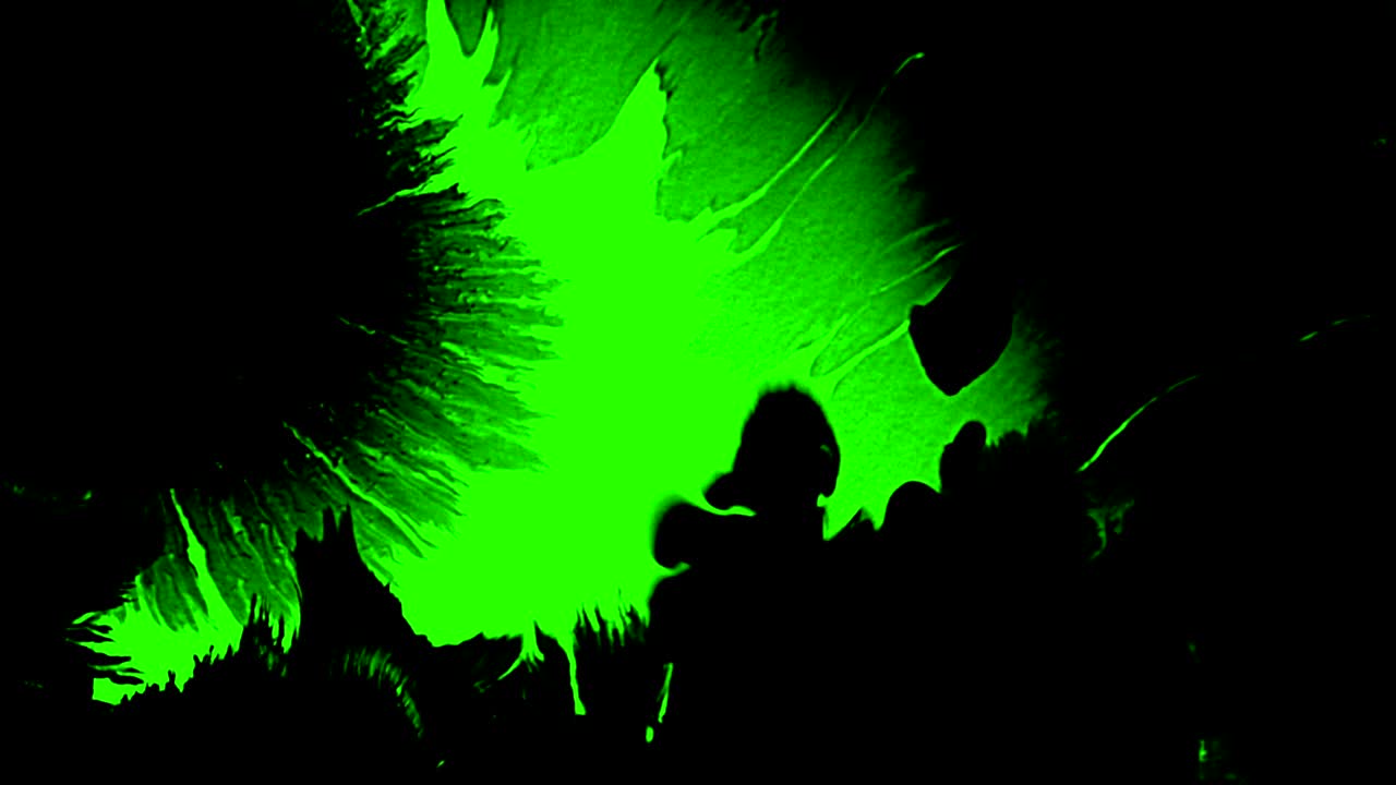 astratto artistico multi splash inchiostro pennello pennello tratto transizione nera su croma chiave sfondo schermo verde, animazione di vernice