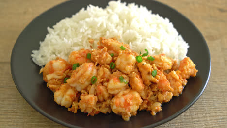 stir-fried shrimps with garlic and shrimps paste with rice